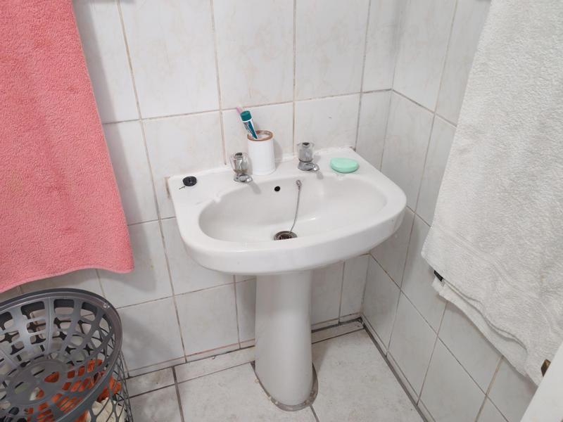 1 Bedroom Property for Sale in Northcliff Western Cape